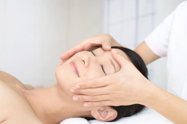 Link - Natural Uplift Facial Massage
